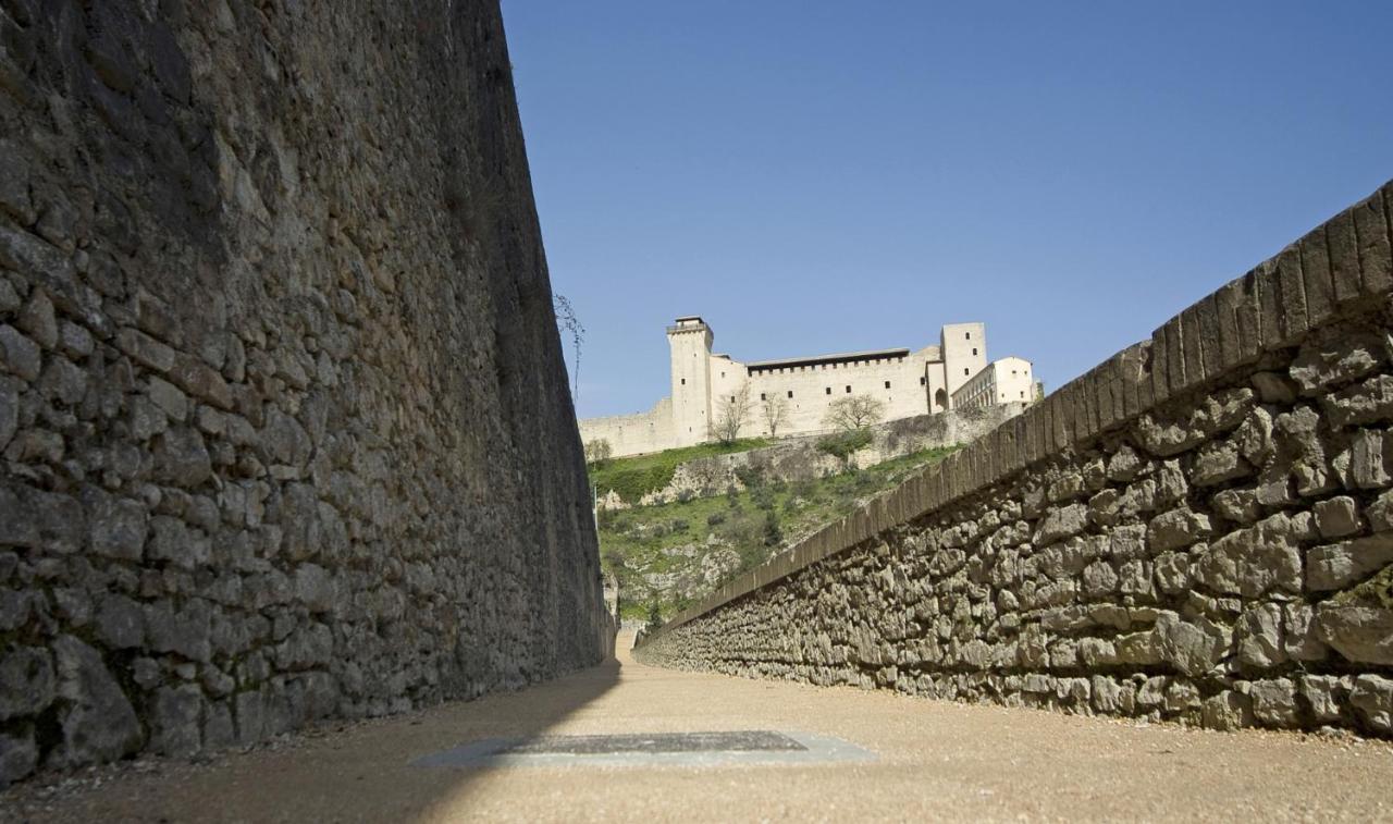 Palazzo Lauri Spoleto Apartment Екстериор снимка