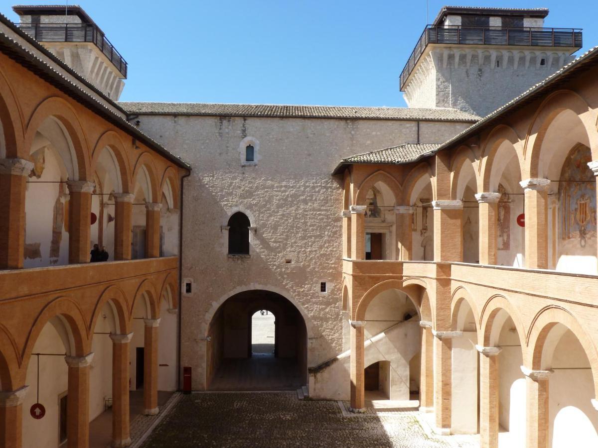 Palazzo Lauri Spoleto Apartment Екстериор снимка