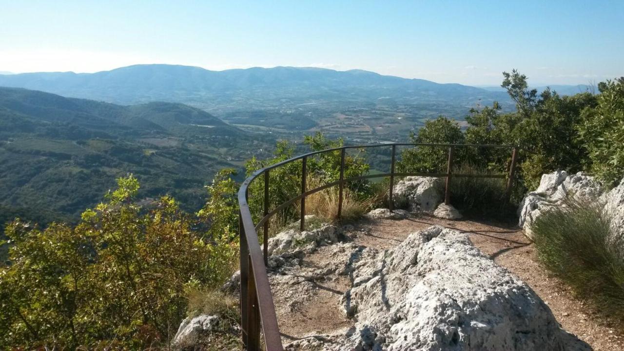 Palazzo Lauri Spoleto Apartment Екстериор снимка